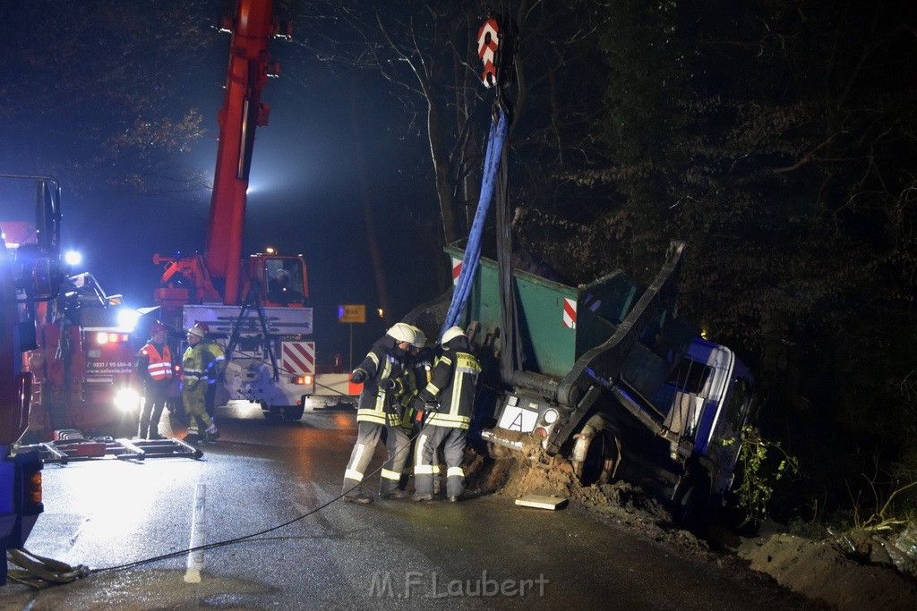 Container LKW umgestuerzt Koeln Brueck Bruecker- Dellbruecker Mauspfad P510.JPG - Miklos Laubert